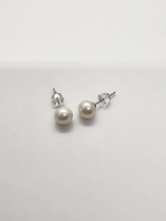 8-9mm AAAA Grade Freshwater Pearls Stud with 925 Sterling Silver (White)